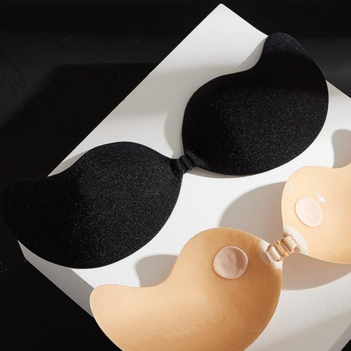 soutien-gorge invisible adhésif ampliforme, modÚle méjane noir et beige posé sur une boßte blanche